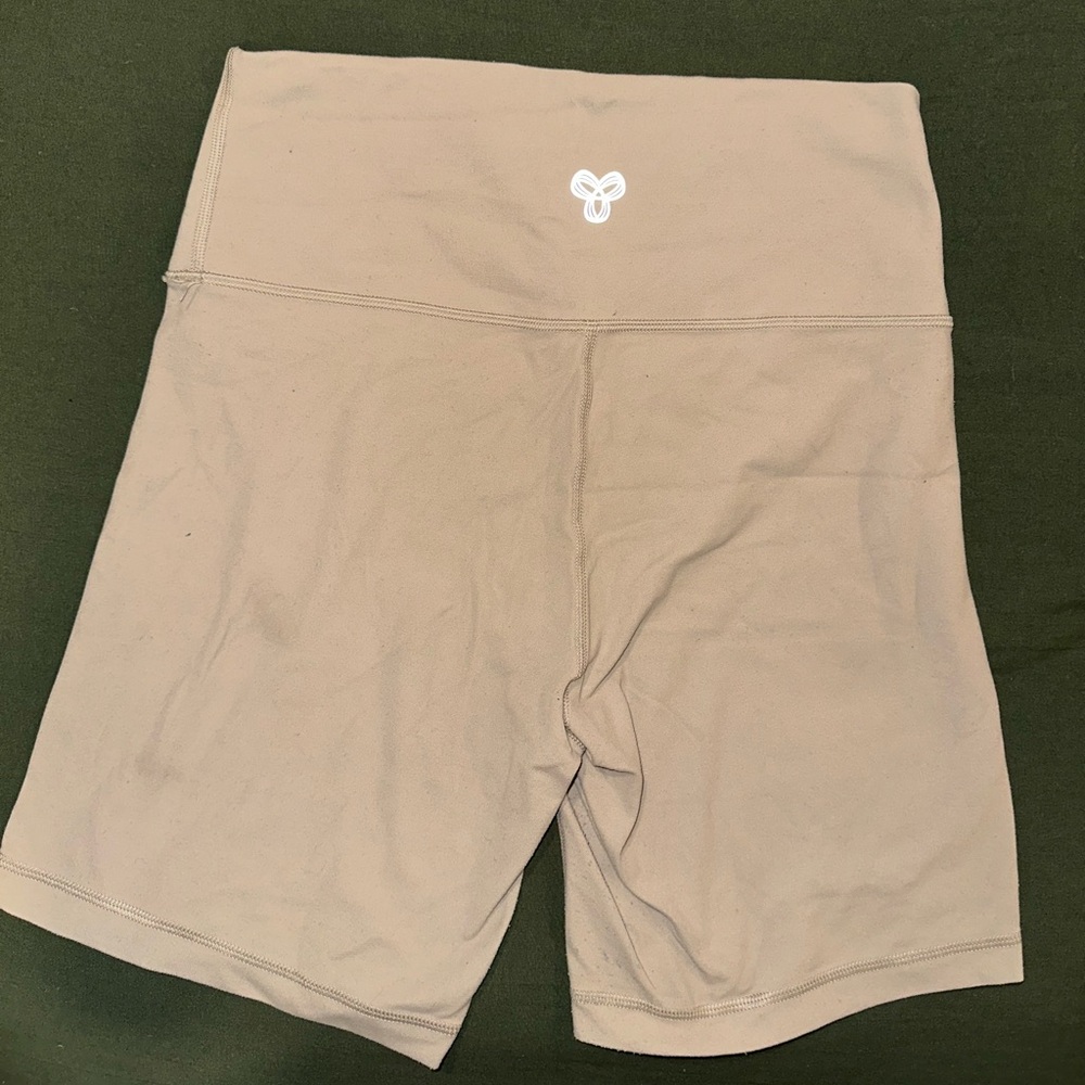 Aritzia TNA bike shorts